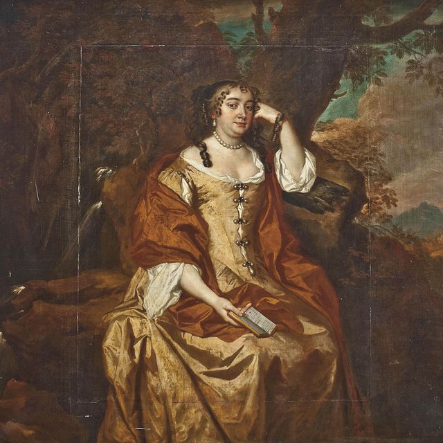 Peter Lely — Портрет Анны Хайд, герцогини Йоркской (1638-1671), в полный рост, в платье цвета охры и коричневой накидке, с книгой в руках, сидящей на фоне пейзажа у водопада.