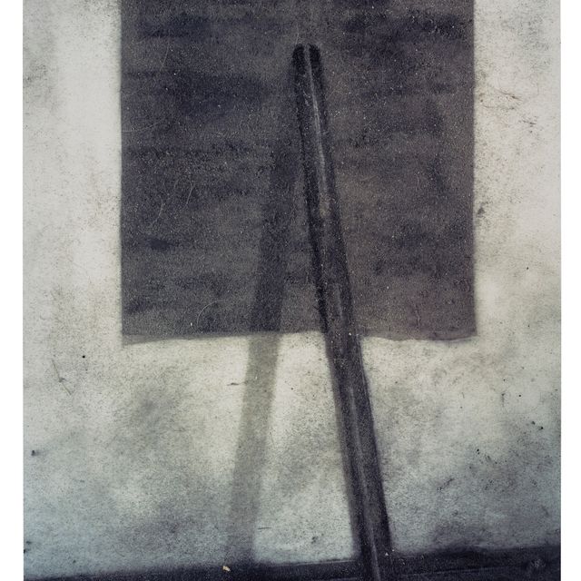 Richard Serra — В честь Ричарда Серры, реквизит, 1968 год, установлен в музее Уитни на выставке "Современная американская скульптура: подборка 2", 4 апреля - 5 мая 1969 года (Фотографии из пыли)