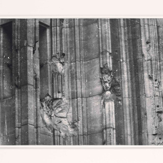 Sigmar Polke — Кельнерский дом, Скульптура, принадлежащая неизвестным мастерам