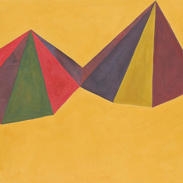 Sol LeWitt — Двойные асимметричные пирамиды