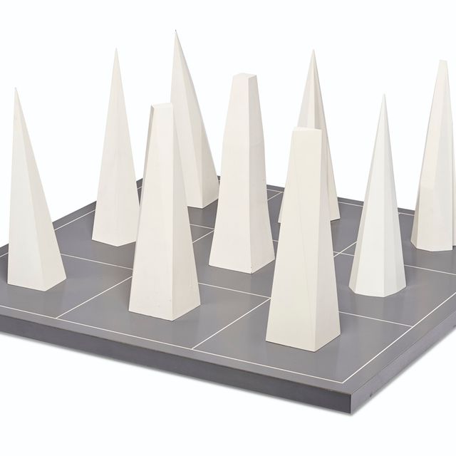 Sol LeWitt — Девять пирамид на сетке из девяти частей