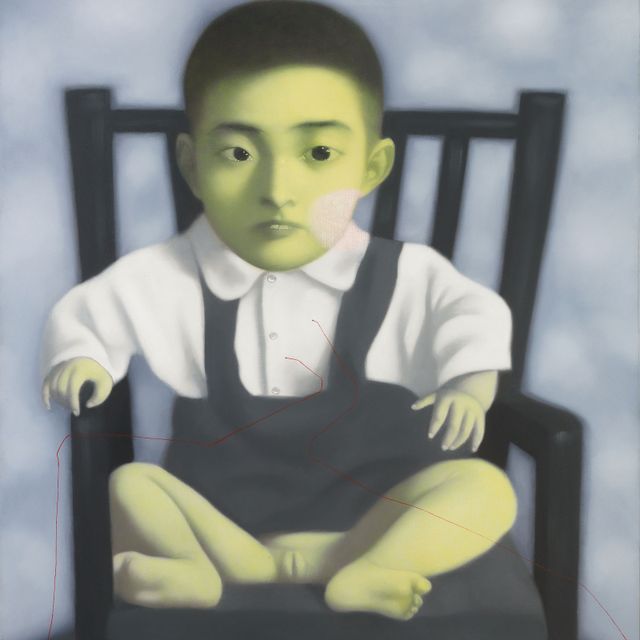Zhang Xiaogang — Серия "Родословная": Ребенок, сидящий на деревянном стуле № 2